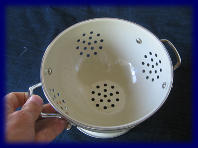 ホーロー ハンディコランダー（水切り）[おもちゃ][おままごと